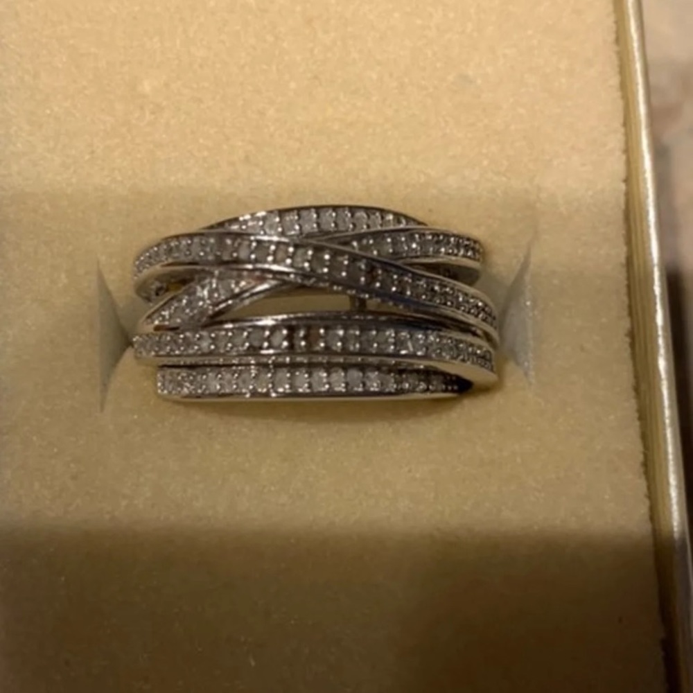 Cross cross diamond ring